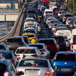 Πυρκαγιά στη Λεωφόρο Κηφισού, καθυστερήσεις στο ρεύμα προς Λαμία