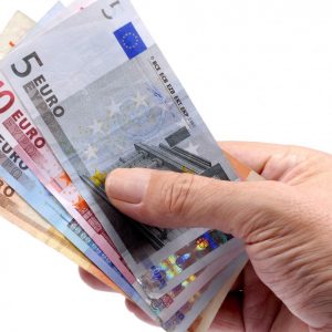Λαμία: Οδηγός της εταιρείας «Κοπάνης ΑΕ» βρήκε τα χρήματα που είχαν χαθεί και τα παρέδωσε