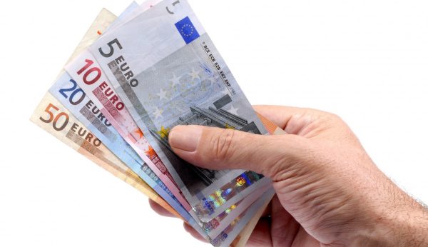 Λαμία: Οδηγός της εταιρείας «Κοπάνης ΑΕ» βρήκε τα χρήματα που είχαν χαθεί και τα παρέδωσε