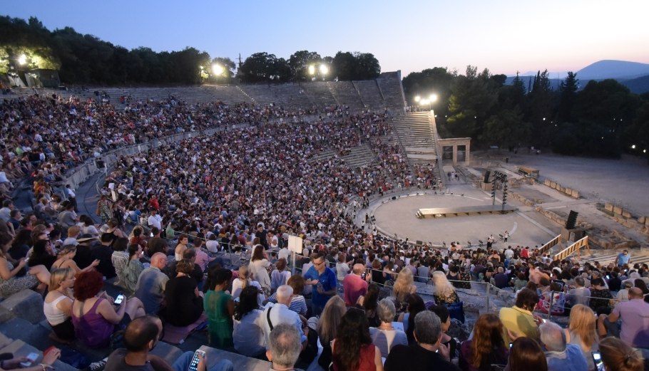 Ακυρώνεται η αποψινή παράσταση του Φεστιβάλ της Επιδαύρου λόγω των πυρκαγιών
