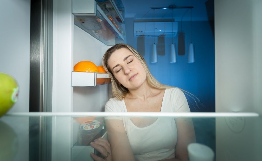 Το παράδοξο κόλπο με τις κάλτσες που μπορεί να σας δροσίσει πριν τον ύπνο