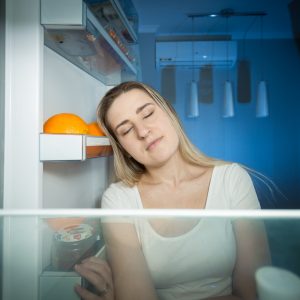 Το παράδοξο κόλπο με τις κάλτσες που μπορεί να σας δροσίσει πριν τον ύπνο