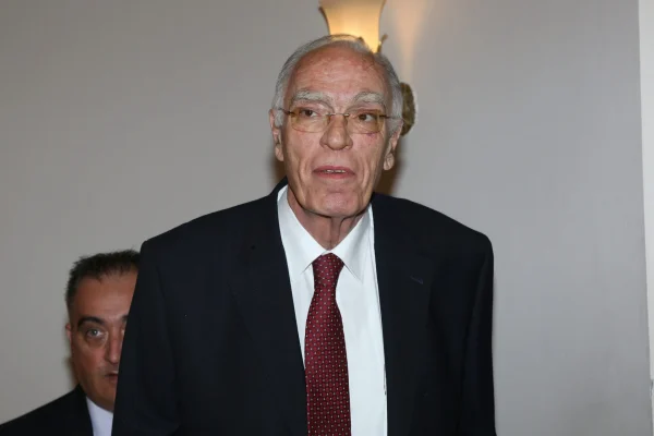 Σήμερα το μεσημέρι το τελευταίο αντίο στον Βασίλη Λεβέντη