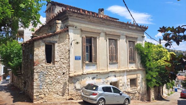 Πωλείται γωνιακή μονοκατοικία στον Άγιο Λουκά Λαμίας