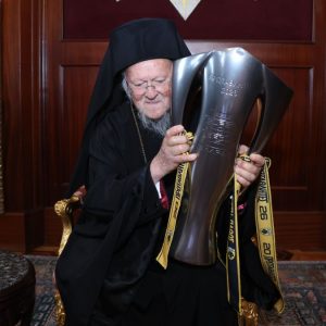 Το τρόπαιο της ΑΕΚ στο Οικουμενικό Πατριαρχείο: «Η ΑΕΚ είναι ιδέα και οι ιδέες δεν πεθαίνουν»