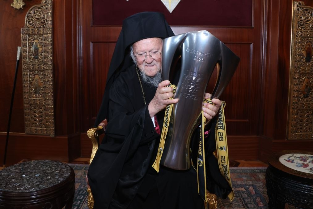 Το τρόπαιο της ΑΕΚ στο Οικουμενικό Πατριαρχείο: «Η ΑΕΚ είναι ιδέα και οι ιδέες δεν πεθαίνουν»