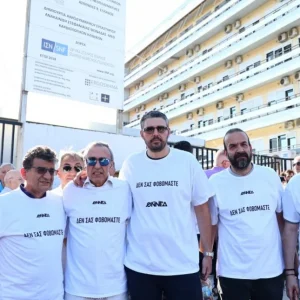 «Δεν σας φοβόμαστε»: Συγκέντρωση έξω από το «Ιπποκράτειο» Θεσσαλονίκης για τον θάνατο της Βάγιας Νέστορα -Άναψαν κεριά στη μνήμη της