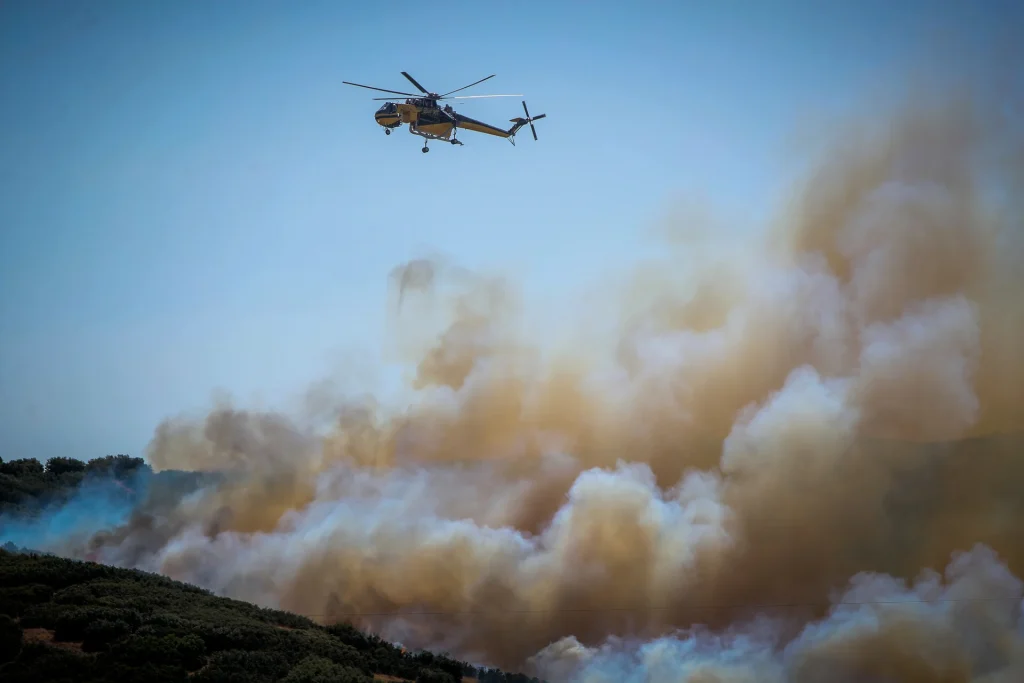 Φωτιά στην Πάρο: Μπαλάκι ευθυνών για τα απορρίμματα στον ΧΥΤΑ