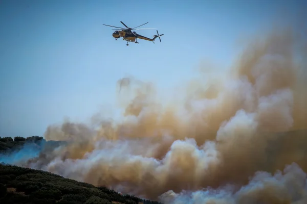 Φωτιά στην Πάρο: Μπαλάκι ευθυνών για τα απορρίμματα στον ΧΥΤΑ