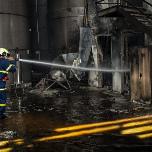 Έκρηξη σε εργοστάσιο στα Εξαμίλια Κορινθίας: Εξετάζεται αν έγινε σε εγκατάσταση προπανίου με καυστήρα, νέο βίντεο-ντοκουμέντο