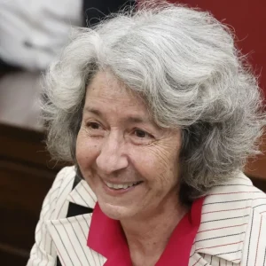 «Ο πατέρας μου δεν έγραψε ποίηση για να έχω εγώ προίκα»: Η νέα αιχμή της Έρης Ρίτσου για τον Γιώργο Χατζιδάκι