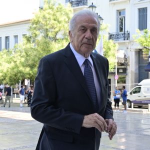 Άρση ασυλίας για τον Αβραμόπουλο μετά το βελγικό ένταλμα για το Qatargate εισηγείται η Επιτροπή Δεοντολογίας της Βουλής