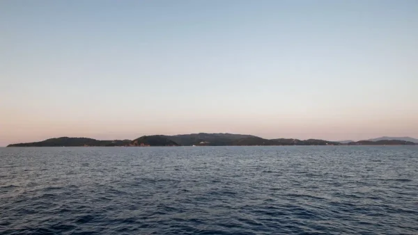Υπεράκτια αιολικά: Το Ινστιτούτο Τσίπρα αμφισβητεί τη χωροθέτησή τους σε Θρακικό Πέλαγος και Πατραϊκό Κόλπο