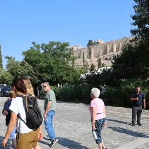 Με ποινικό παρελθόν ο 60χρονος που επιτέθηκε με μαχαίρι σε τουρίστες στην Ακρόπολη - Είχε νοσηλευτεί και ψυχιατρική κλινική