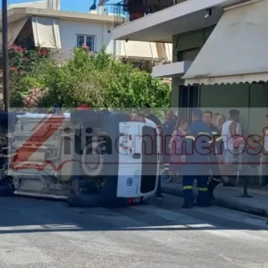 Σφοδρή σύγκρουση αυτοκινήτων στην Αμαλιάδα: Τούμπαρε το ένα, δύο γυναίκες απεγκλωβίστηκαν