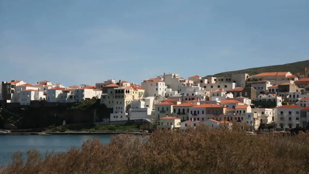 Άνδρας ξεψύχησε μέσα στο πλοίο για την Άνδρο