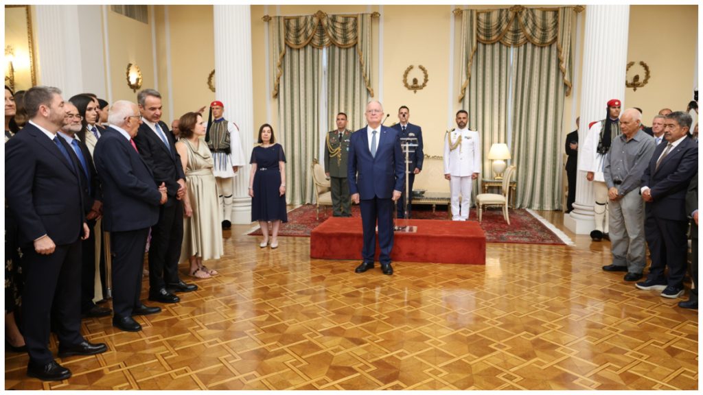 Προεδρικό Μέγαρο: Μόνο τρεις πολιτικοί αρχηγοί στη δεξίωση για την Αποκατάσταση της Δημοκρατίας - Τα "πηγαδάκια" και οι ηχηρές απουσίες