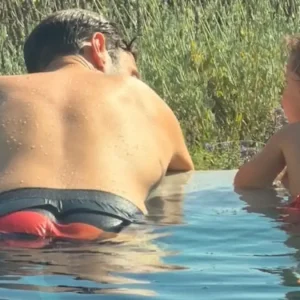 Ο Κωνσταντίνος Αργυρός στην Πύλο για διακοπές μαζί με την οικογένειά του, μετά τη συναυλία που έδωσε