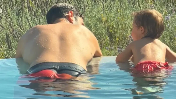 Ο Κωνσταντίνος Αργυρός στην Πύλο για διακοπές μαζί με την οικογένειά του, μετά τη συναυλία που έδωσε