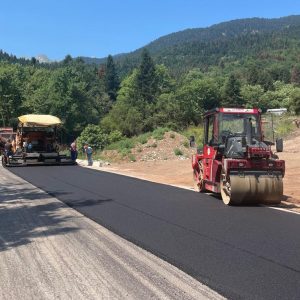 Περιφέρεια Στερεάς Ελλάδας: Ξεκίνησαν ασφαλτοστρώσεις στο οδικό δίκτυο της Ευρυτανίας
