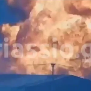 Φωτιά στον Ασπρόπυργο: Βίντεο ντοκουμέντο με την έκρηξη σε επιχείρηση με τα ανταλλακτικά