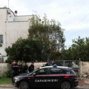 Ιταλία: Άνδρας σε αμόκ, ακινητοποιήθηκε από αστυνομικούς και λίγο αργότερα έπαθε ανακοπή καρδιάς και πέθανε