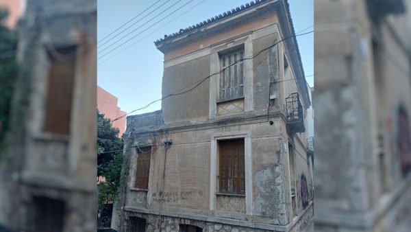 Επικίνδυνο κτίριο σε πολυσύχναστο δρόμο της Λαμίας