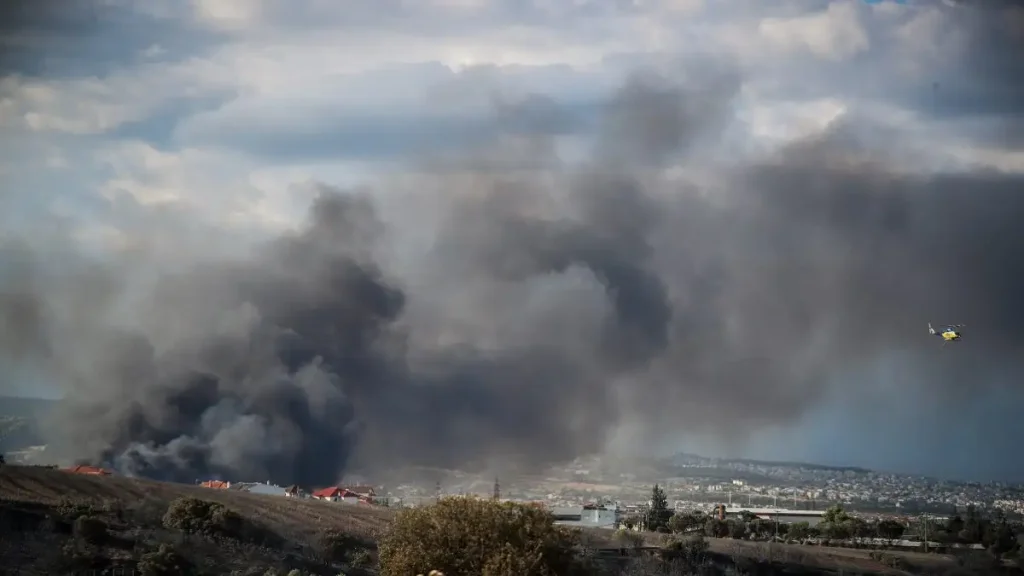 Πυρκαγιά στη Βόνιτσα στην περιοχή Παναγία – Επιχειρούν και εναέρια μέσα