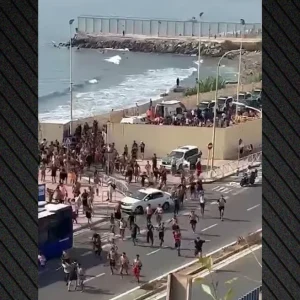 Χιλιάδες μετανάστες από το Μαρόκο πλημμύρισαν την Θέουτα, «ζήτω η Ισπανία» φώναζαν, δείτε βίντεο