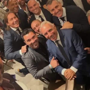Η selfie του Αλεσάντρο Ντελ Πιέρο με θρύλους του παγκοσμίου ποδοσφαίρου στον ημιτελικό Γαλλία – Ισπανία
