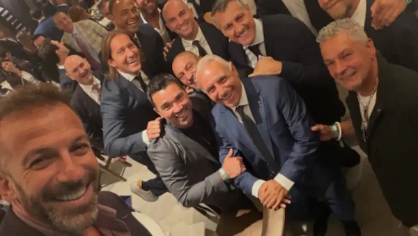 Η selfie του Αλεσάντρο Ντελ Πιέρο με θρύλους του παγκοσμίου ποδοσφαίρου στον ημιτελικό Γαλλία – Ισπανία