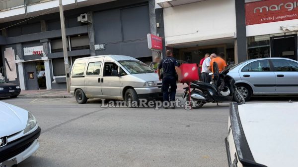 Τροχαίο με ντελιβερά στο κέντρο της Λαμίας - Στο νοσοκομείο διακομίστηκε ο δικυκλιστής