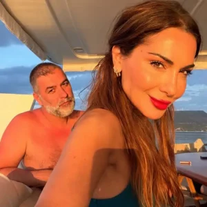 Δέσποινα Βανδή και Βασίλης Μπισμπίκης σε mood διακοπών – Φωτογραφίες από το καλοκαιρινό ταξίδι τους