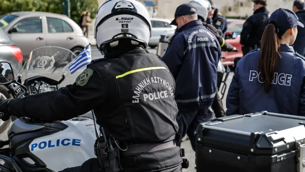 Συνελήφθη γνωστός τράπερ μετά από καταδίωξη στη Νέα Σμύρνη - Είχε πάνω του κατσαβίδι