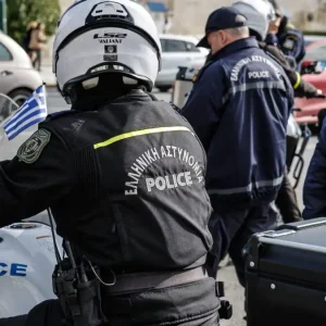 Συνελήφθη γνωστός τράπερ μετά από καταδίωξη στη Νέα Σμύρνη - Είχε πάνω του κατσαβίδι