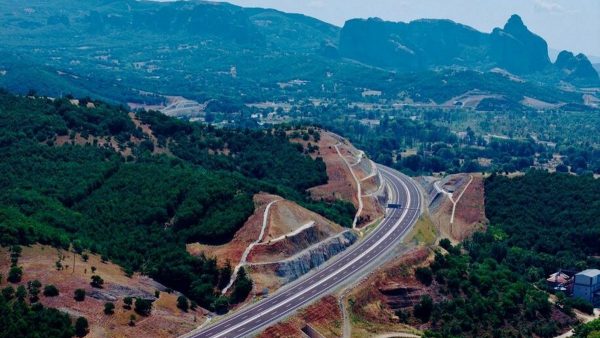 Νεκρή γυναίκα στο υπό παράδοση τμήμα του Ε65