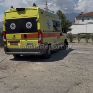 Λαμία: Τροχαίο με μηχανάκι στον παράδρομο - Τραυματίστηκαν οι δύο νεαροί αναβάτες - ΒΙΝΤΕΟ