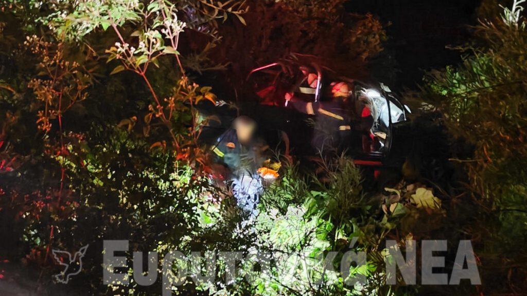 Σοβαρό τροχαίο με εκτροπή αυτοκινήτου σε ρέμα στο δρόμο για Προυσσό