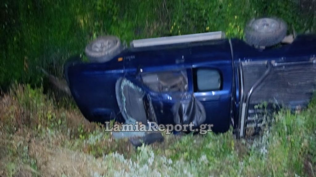 Φθιώτιδα: Σοβαρό τροχαίο τα ξημερώματα - Έφερε τούμπες και σταμάτησε σε δέντρο (ΦΩΤΟ)