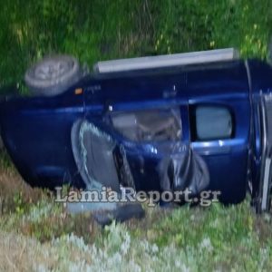 Φθιώτιδα: Σοβαρό τροχαίο τα ξημερώματα - Έφερε τούμπες και σταμάτησε σε δέντρο (ΦΩΤΟ)