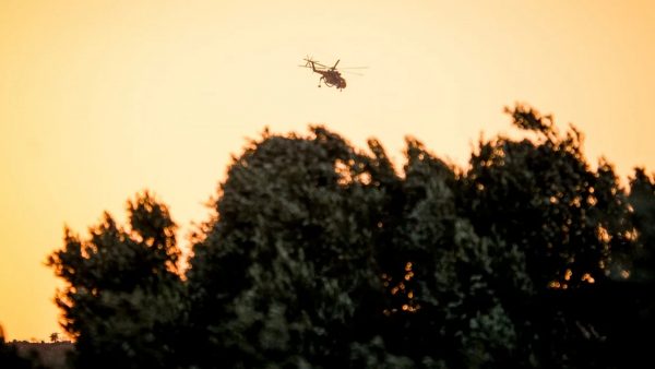 Μεγάλο πύρινο μέτωπο στο Ρέθυμνο - Δεν μπορούν να επιχειρήσουν τα εναέρια μέσα λόγω ισχυρών ανέμων