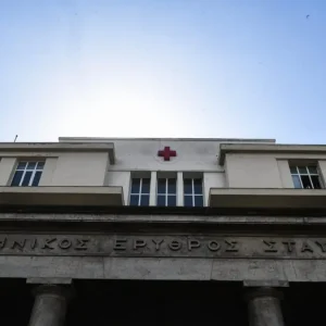 17χρονος έπεσε από μπαλκόνι ξενοδοχείου στο Χαλάνδρι - Νοσηλεύεται με πολλαπλά τραύματα
