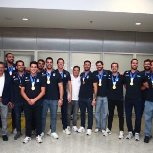 Η Εθνική πόλο ανδρών επέστρεψε θριαμβεύτρια στην Ελλάδα, με το ιστορικό χρυσό μετάλλιο του World Cup