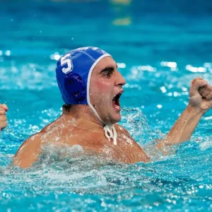 Ουγγαρία – Ελλάδα 14-15: Η τρομερή εθνική πόλο κατέκτησε το World Cup και πανηγύρισε το πρώτο χρυσό μετάλλιο της ιστορίας της