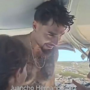 Χουάντσο Ερνανγκόμεθ: Viral η επίσκεψή του σε σκάφος - Η αντίδρασή του όταν ένα παιδί του είπε ότι είναι Ολυμπιακός
