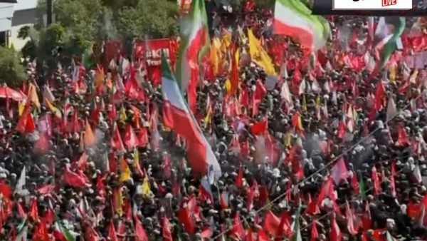 Το Ιράν κηδεύει τον Αλί Χαμενεΐ – Εκατομμύρια άνθρωποι στα μαύρα στην κηδεία του στη Μασχάντ, απών ο γιος του Μοτζταμπά