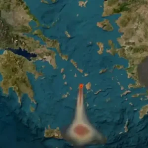 Ο καπνός από τη μεγάλη φωτιά στην Πάρο κάλυψε τις νότιες Κυκλάδες και έφτασε μέχρι την Κρήτη - Δείτε βίντεο