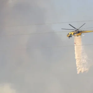 Λέσβος: Φωτιά τώρα στο Πλωμάρι, μήνυμα του 112 - Ισχυροί άνεμοι και φόβοι για επέκταση