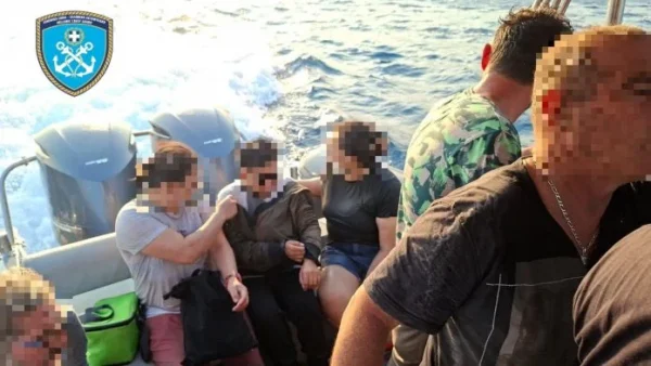 Βίντεο με τους απεγκλωβισμούς διά θαλάσσης από τη μεγάλη φωτιά στο Ρέθυμνο