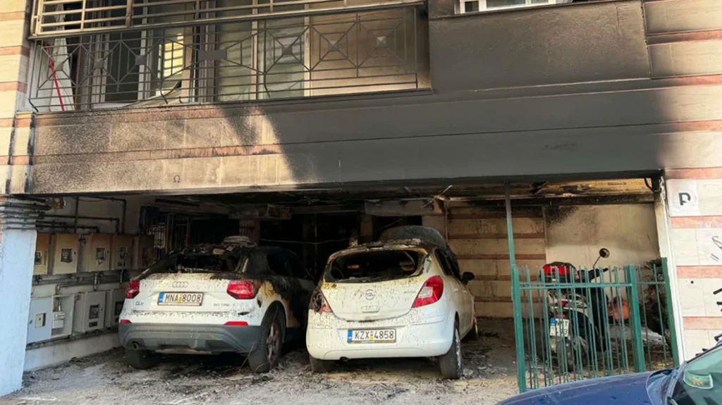 Επιθέσεις με γκαζάκια σε σπίτια τριών στελεχών της ΝΔ στη Θεσσαλονίκη, 5 τραυματίες, μία γυναίκα διασωληνωμένη